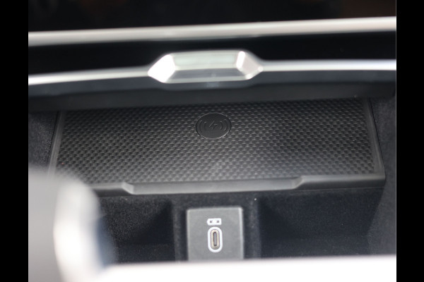 Land Rover Range Rover P550e Autobiography | SVO Bespoke Interior - Meridian Signature