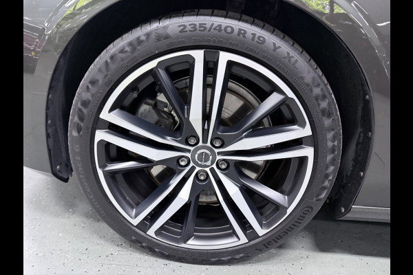 Volvo V60 2.0 T8 Recharge AWD R-Design PANO/MASSAGE+M-LEDER/B&W/360CAM/NAVI/H-UP///