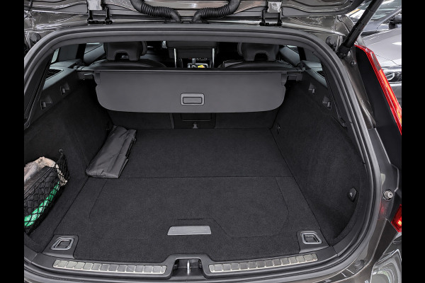 Volvo V60 2.0 T8 Recharge AWD R-Design PANO/MASSAGE+M-LEDER/B&W/360CAM/NAVI/H-UP///