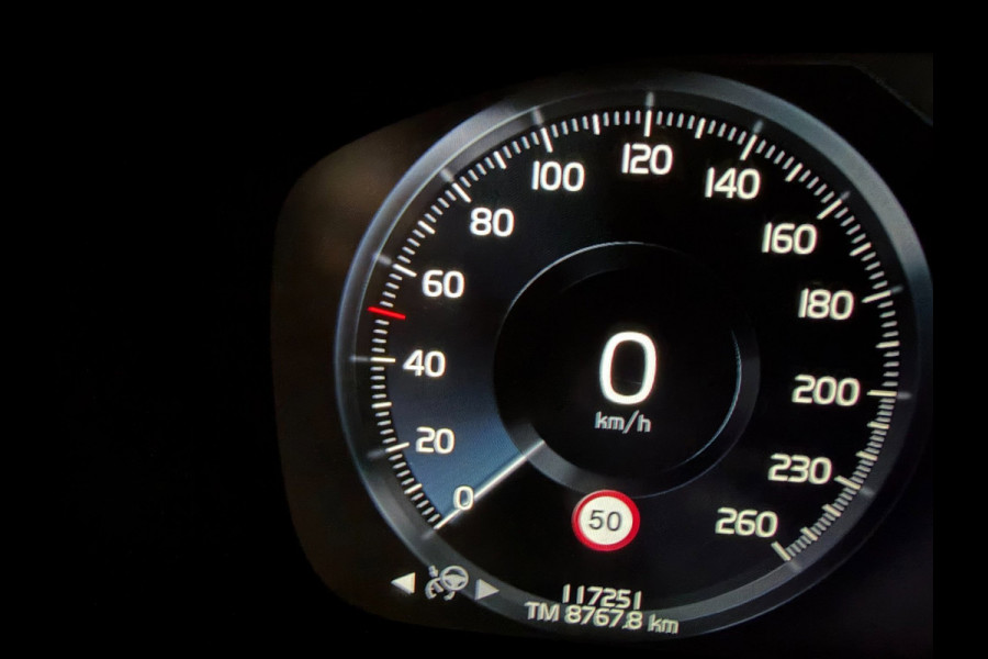 Volvo V60 2.0 T8 Recharge AWD R-Design PANO/MASSAGE+M-LEDER/B&W/360CAM/NAVI/H-UP///