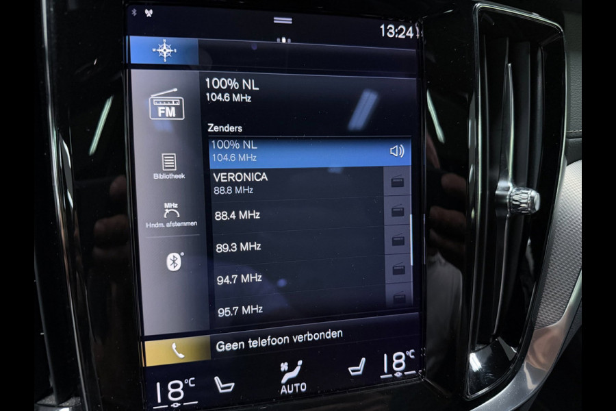Volvo V60 2.0 T8 Recharge AWD R-Design PANO/MASSAGE+M-LEDER/B&W/360CAM/NAVI/H-UP///