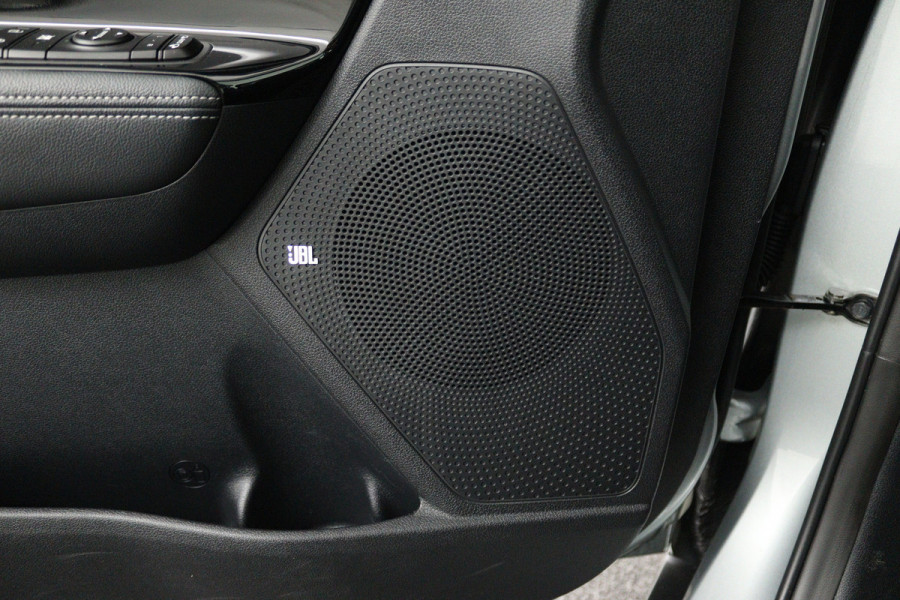Kia e-Niro ExecutiveLine 64 kWh (CAMERA, STOELVERWARMING/VERKOELING, STUURVERWARMING)