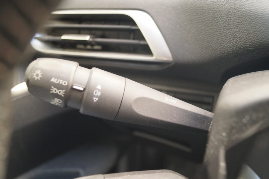 Peugeot 3008 1.2 PureTech 130pk Active Pack Business -NAVI-ECC-PDC-