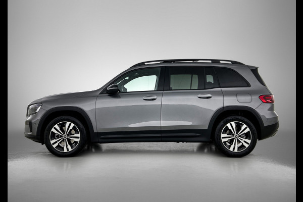 Mercedes-Benz Glb 200 Star Edition LIMITED Panoramadak l Keyless l Trekhaak l Navigatie l Stoelverwarming l Sfeerverlichting l Leder l Achteruitrijcamera Inclusief 24 maanden MB Certified garantie voor Europa.