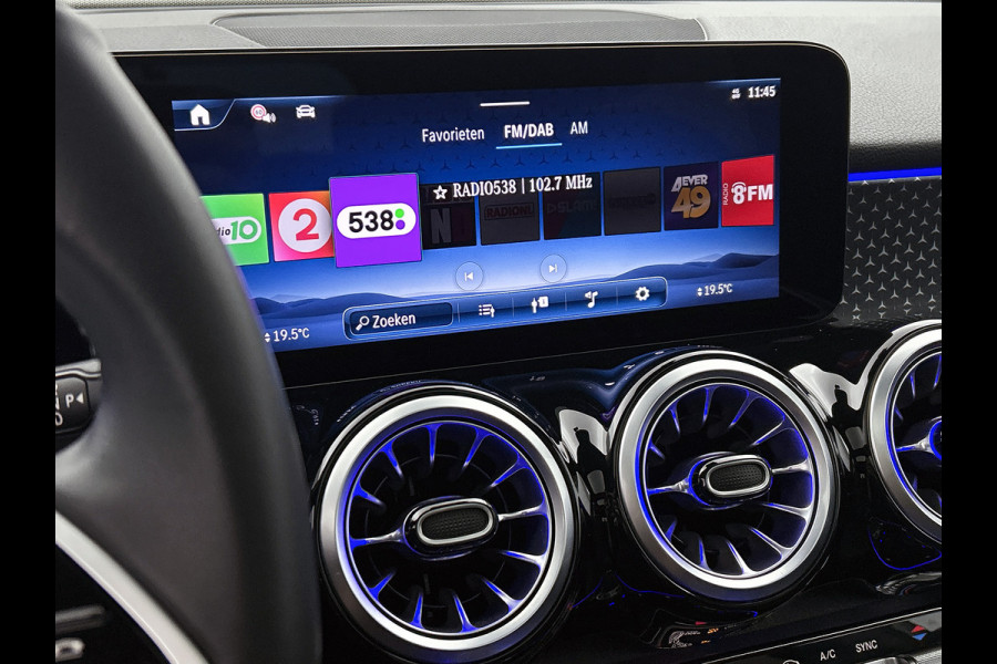 Mercedes-Benz Glb 200 Star Edition LIMITED Panoramadak l Keyless l Trekhaak l Navigatie l Stoelverwarming l Sfeerverlichting l Leder l Achteruitrijcamera Inclusief 24 maanden MB Certified garantie voor Europa.