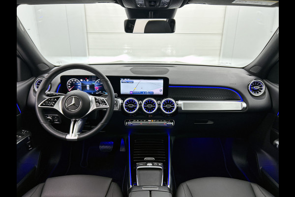 Mercedes-Benz Glb 200 Star Edition LIMITED Panoramadak l Keyless l Trekhaak l Navigatie l Stoelverwarming l Sfeerverlichting l Leder l Achteruitrijcamera Inclusief 24 maanden MB Certified garantie voor Europa.