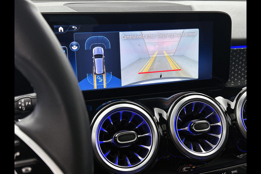 Mercedes-Benz Glb 200 Star Edition LIMITED Panoramadak l Keyless l Trekhaak l Navigatie l Stoelverwarming l Sfeerverlichting l Leder l Achteruitrijcamera Inclusief 24 maanden MB Certified garantie voor Europa.