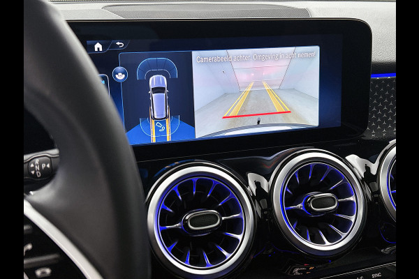 Mercedes-Benz Glb 200 Star Edition LIMITED Panoramadak l Keyless l Trekhaak l Navigatie l Stoelverwarming l Sfeerverlichting l Leder l Achteruitrijcamera Inclusief 24 maanden MB Certified garantie voor Europa.