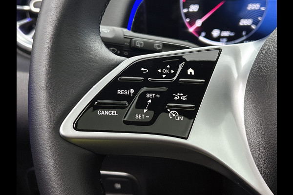 Mercedes-Benz Glb 200 Star Edition LIMITED Panoramadak l Keyless l Trekhaak l Navigatie l Stoelverwarming l Sfeerverlichting l Leder l Achteruitrijcamera Inclusief 24 maanden MB Certified garantie voor Europa.