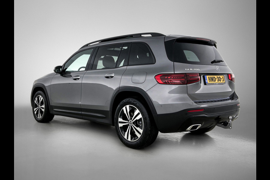 Mercedes-Benz Glb 200 Star Edition LIMITED Panoramadak l Keyless l Trekhaak l Navigatie l Stoelverwarming l Sfeerverlichting l Leder l Achteruitrijcamera Inclusief 24 maanden MB Certified garantie voor Europa.