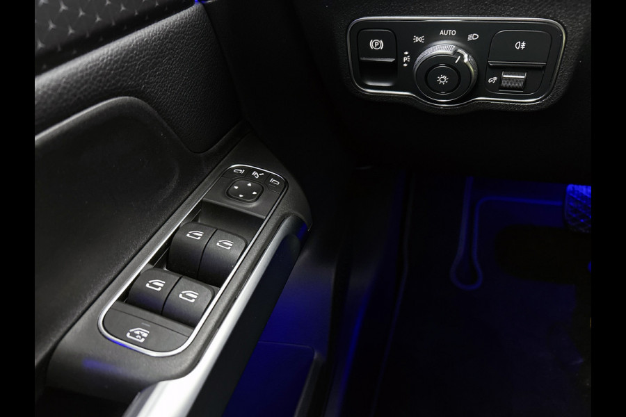 Mercedes-Benz Glb 200 Star Edition LIMITED Panoramadak l Keyless l Trekhaak l Navigatie l Stoelverwarming l Sfeerverlichting l Leder l Achteruitrijcamera Inclusief 24 maanden MB Certified garantie voor Europa.