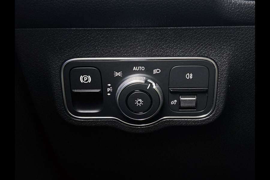 Mercedes-Benz Glb 200 Star Edition LIMITED Panoramadak l Keyless l Trekhaak l Navigatie l Stoelverwarming l Sfeerverlichting l Leder l Achteruitrijcamera Inclusief 24 maanden MB Certified garantie voor Europa.