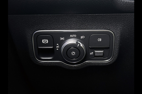Mercedes-Benz Glb 200 Star Edition LIMITED Panoramadak l Keyless l Trekhaak l Navigatie l Stoelverwarming l Sfeerverlichting l Leder l Achteruitrijcamera Inclusief 24 maanden MB Certified garantie voor Europa.