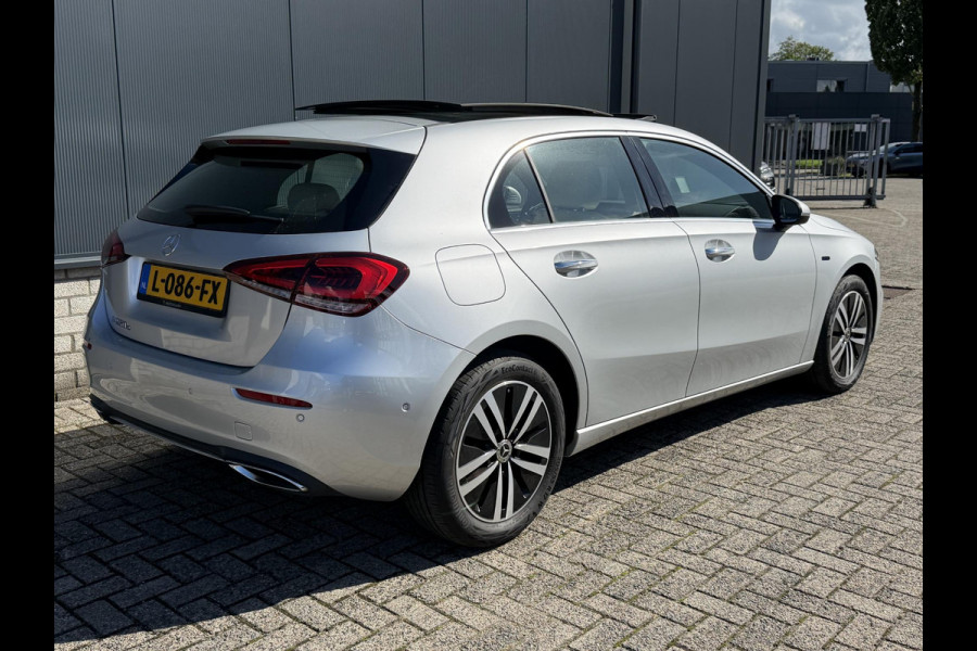 Mercedes-Benz A-Klasse 250 e Business Solution Luxury Limited 17"/Panoramadak/Leder + memory/Stoelverwarming/Camera/Dodehoek/Keyless/Matrix LED