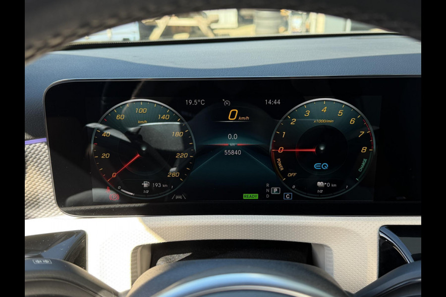 Mercedes-Benz A-Klasse 250 e Business Solution Luxury Limited 17"/Panoramadak/Leder + memory/Stoelverwarming/Camera/Dodehoek/Keyless/Matrix LED