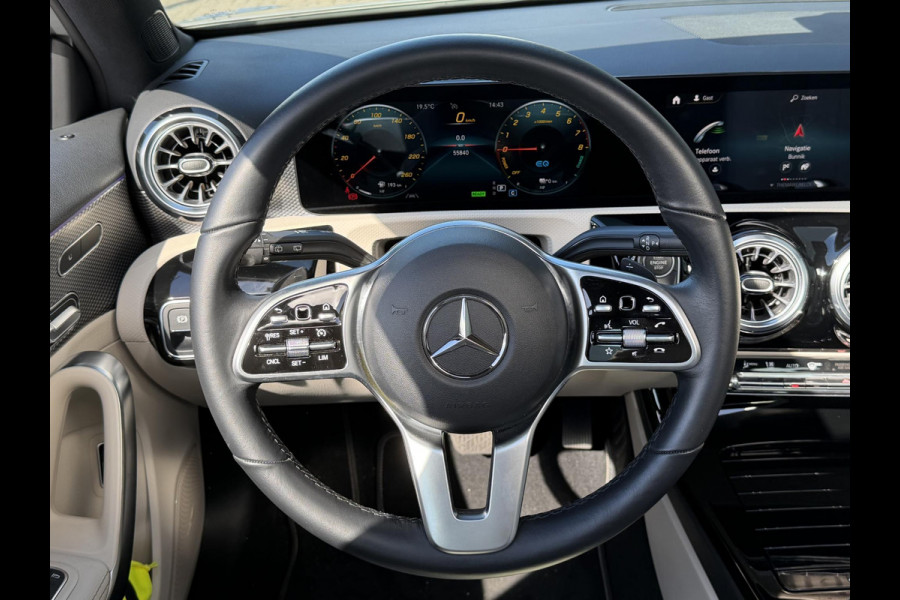 Mercedes-Benz A-Klasse 250 e Business Solution Luxury Limited 17"/Panoramadak/Leder + memory/Stoelverwarming/Camera/Dodehoek/Keyless/Matrix LED