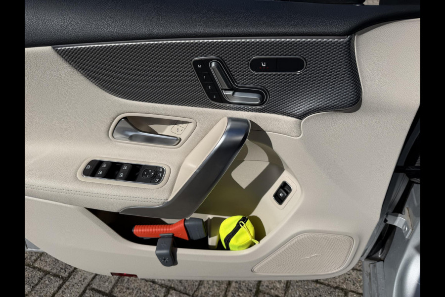Mercedes-Benz A-Klasse 250 e Business Solution Luxury Limited 17"/Panoramadak/Leder + memory/Stoelverwarming/Camera/Dodehoek/Keyless/Matrix LED