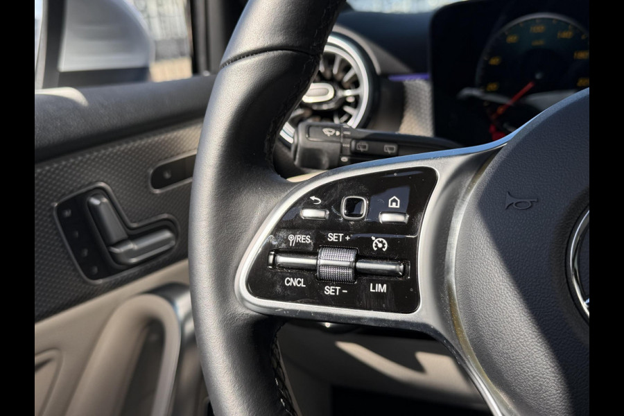 Mercedes-Benz A-Klasse 250 e Business Solution Luxury Limited 17"/Panoramadak/Leder + memory/Stoelverwarming/Camera/Dodehoek/Keyless/Matrix LED