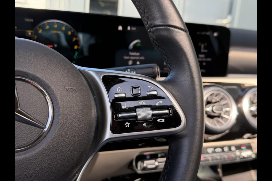 Mercedes-Benz A-Klasse 250 e Business Solution Luxury Limited 17"/Panoramadak/Leder + memory/Stoelverwarming/Camera/Dodehoek/Keyless/Matrix LED