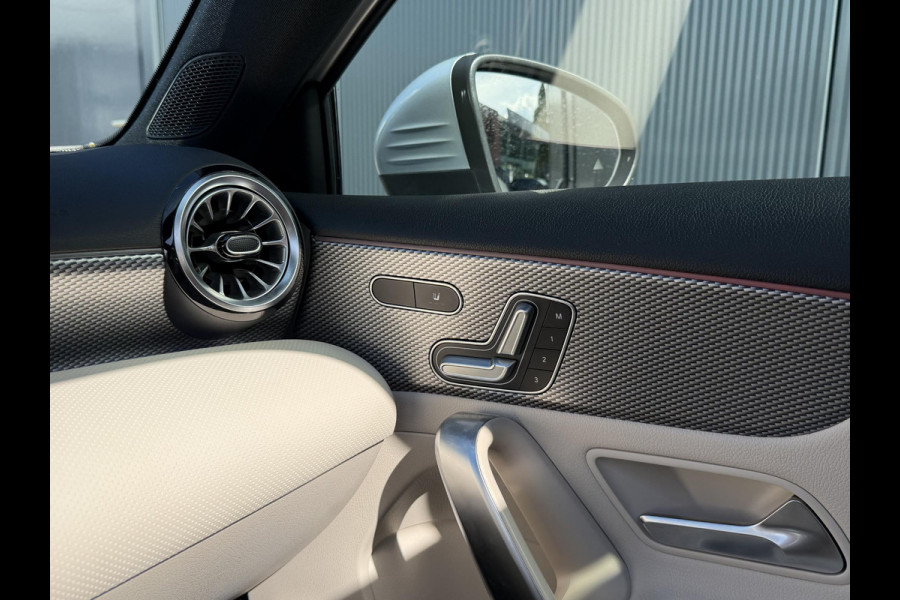 Mercedes-Benz A-Klasse 250 e Business Solution Luxury Limited 17"/Panoramadak/Leder + memory/Stoelverwarming/Camera/Dodehoek/Keyless/Matrix LED