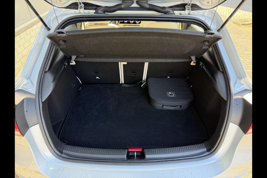 Mercedes-Benz A-Klasse 250 e Business Solution Luxury Limited 17"/Panoramadak/Leder + memory/Stoelverwarming/Camera/Dodehoek/Keyless/Matrix LED