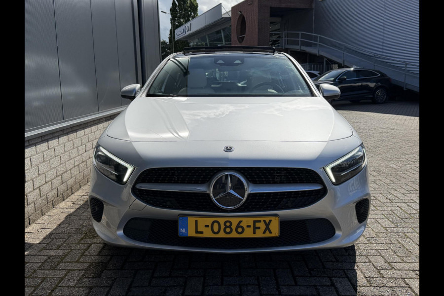 Mercedes-Benz A-Klasse 250 e Business Solution Luxury Limited 17"/Panoramadak/Leder + memory/Stoelverwarming/Camera/Dodehoek/Keyless/Matrix LED