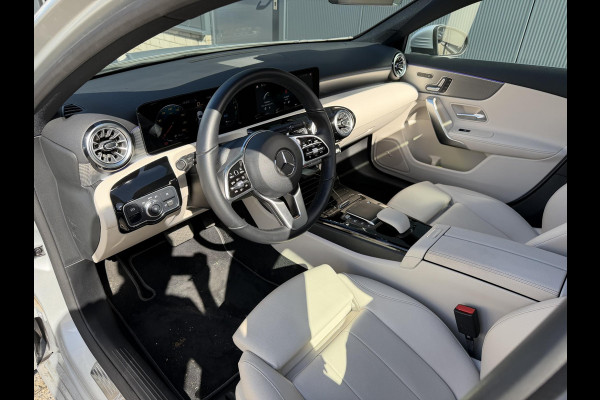Mercedes-Benz A-Klasse 250 e Business Solution Luxury Limited 17"/Panoramadak/Leder + memory/Stoelverwarming/Camera/Dodehoek/Keyless/Matrix LED
