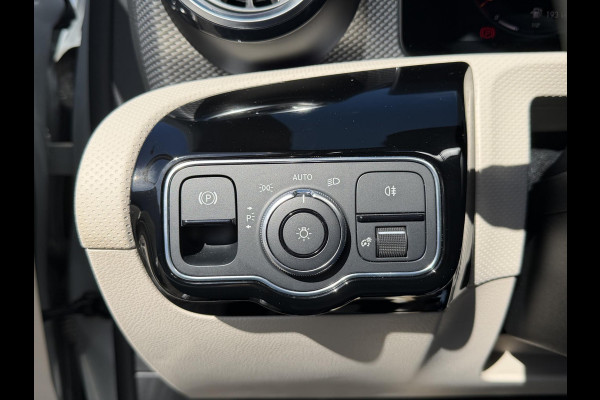 Mercedes-Benz A-Klasse 250 e Business Solution Luxury Limited 17"/Panoramadak/Leder + memory/Stoelverwarming/Camera/Dodehoek/Keyless/Matrix LED