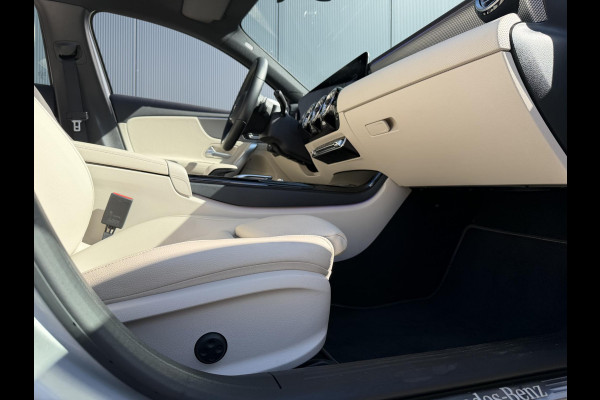 Mercedes-Benz A-Klasse 250 e Business Solution Luxury Limited 17"/Panoramadak/Leder + memory/Stoelverwarming/Camera/Dodehoek/Keyless/Matrix LED