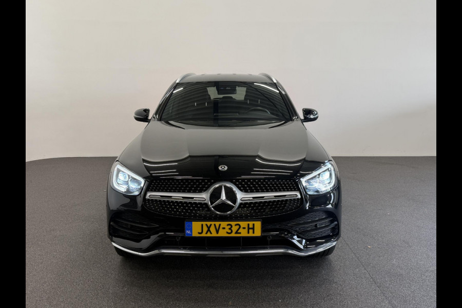 Mercedes-Benz GLC 300e 4MATIC Automaat PHEV AMG Line Navigatie Cruise Control Parkeersensoren Stoelverwarming Panorama dak Matrix LED-koplampen Virtual Cockpit Surround-systeem Burmester Inductielader