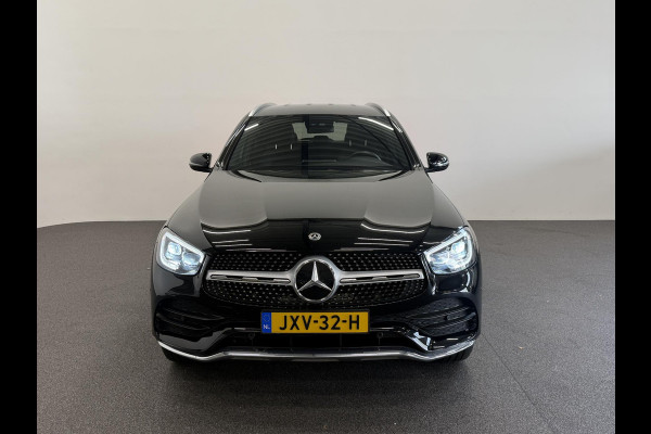 Mercedes-Benz GLC 300e 4MATIC Automaat PHEV AMG Line Navigatie Cruise Control Parkeersensoren Stoelverwarming Panorama dak Matrix LED-koplampen Virtual Cockpit Surround-systeem Burmester Inductielader