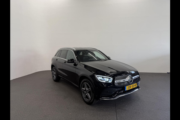 Mercedes-Benz GLC 300e 4MATIC Automaat PHEV AMG Line Navigatie Cruise Control Parkeersensoren Stoelverwarming Panorama dak Matrix LED-koplampen Virtual Cockpit Surround-systeem Burmester Inductielader