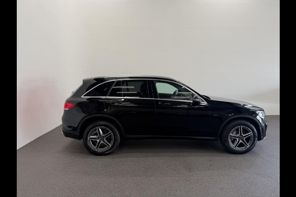 Mercedes-Benz GLC 300e 4MATIC Automaat PHEV AMG Line Navigatie Cruise Control Parkeersensoren Stoelverwarming Panorama dak Matrix LED-koplampen Virtual Cockpit Surround-systeem Burmester Inductielader