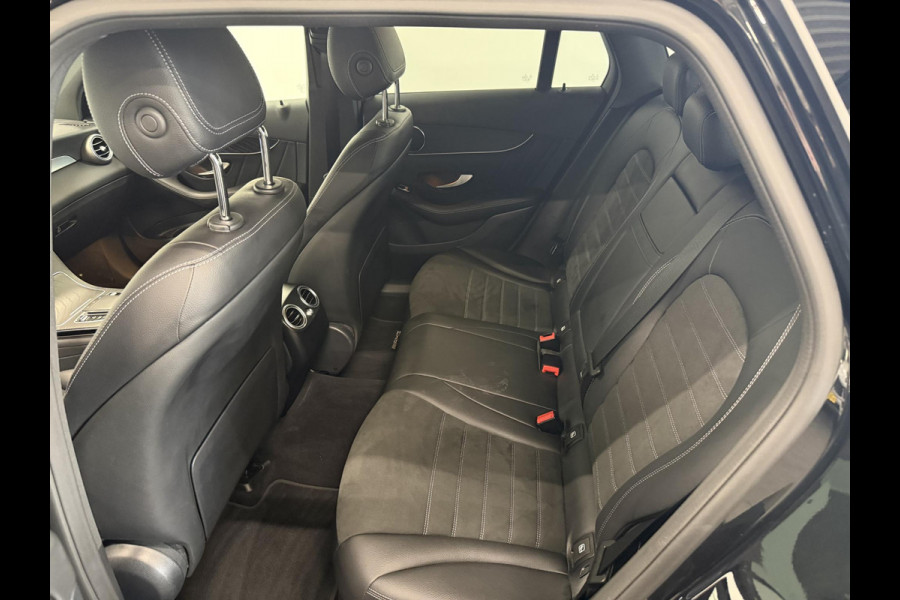 Mercedes-Benz GLC 300e 4MATIC Automaat PHEV AMG Line Navigatie Cruise Control Parkeersensoren Stoelverwarming Panorama dak Matrix LED-koplampen Virtual Cockpit Surround-systeem Burmester Inductielader