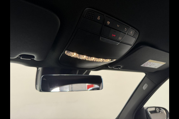 Mercedes-Benz GLC 300e 4MATIC Automaat PHEV AMG Line Navigatie Cruise Control Parkeersensoren Stoelverwarming Panorama dak Matrix LED-koplampen Virtual Cockpit Surround-systeem Burmester Inductielader