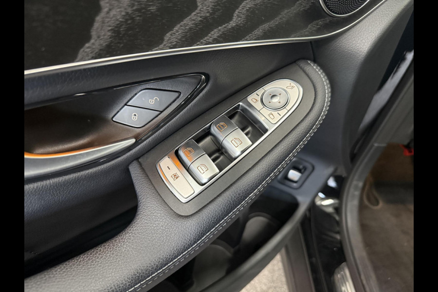 Mercedes-Benz GLC 300e 4MATIC Automaat PHEV AMG Line Navigatie Cruise Control Parkeersensoren Stoelverwarming Panorama dak Matrix LED-koplampen Virtual Cockpit Surround-systeem Burmester Inductielader