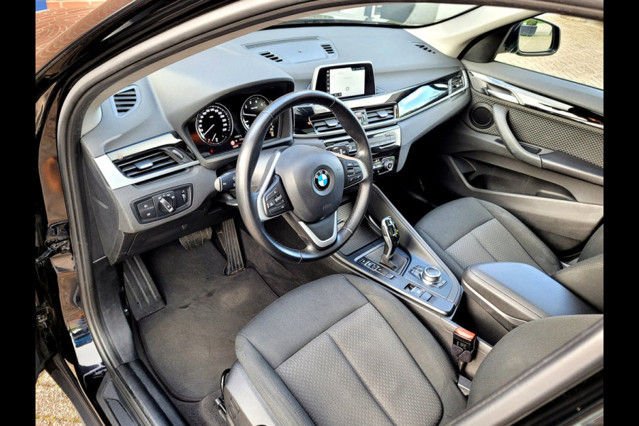 BMW X1 SDrive18i Panorama, Camera, All-season (Pirelli), M-grille, 18"