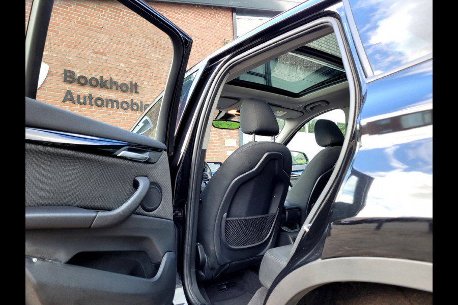 BMW X1 SDrive18i Panorama, Camera, All-season (Pirelli), M-grille, 18"