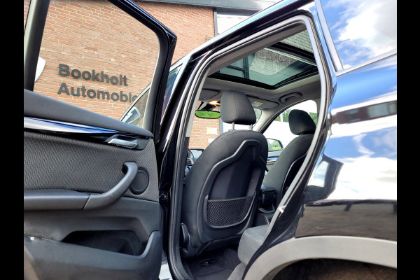 BMW X1 SDrive18i Panorama, Camera, All-season (Pirelli), M-grille, 18"
