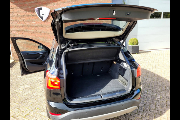 BMW X1 SDrive18i Panorama, Camera, All-season (Pirelli), M-grille, 18"