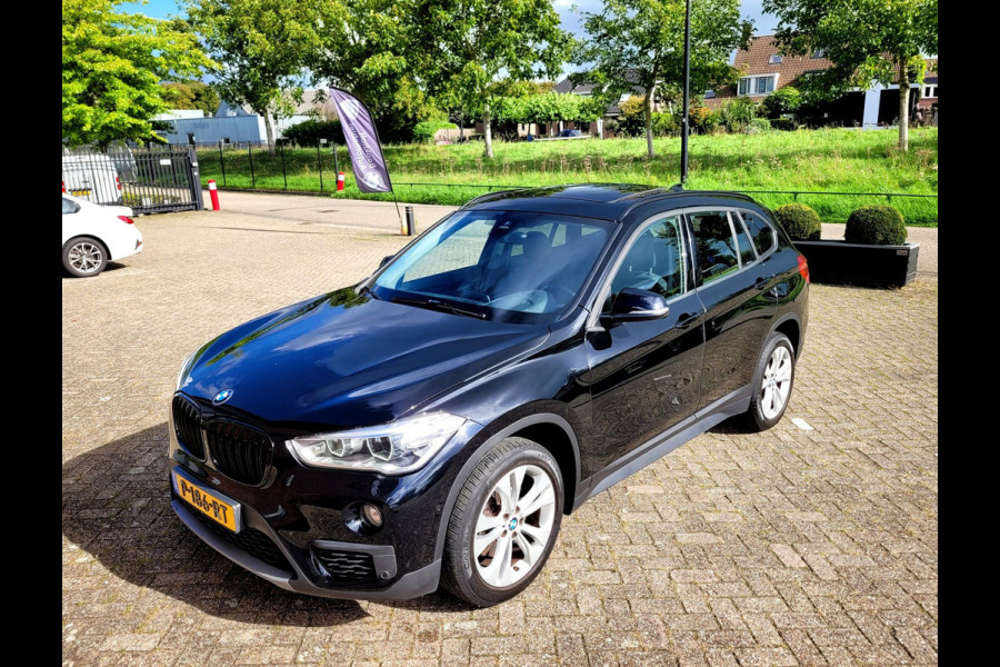 BMW X1 SDrive18i Panorama, Camera, All-season (Pirelli), M-grille, 18"