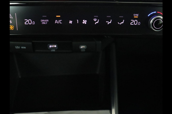 Kia Niro 1.6 GDi Hybrid DynamicLine | Half leder | Adaptive cruise | Lane assist | Trekhaak | Camera | Park assist | Carplay | Climate control | Full LED | 16" velgen