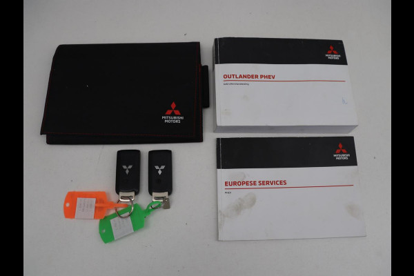 Mitsubishi Outlander 2.4 PHEV Pure | SOH 71% | Camera | Stoelverwarming | Trekhaak |