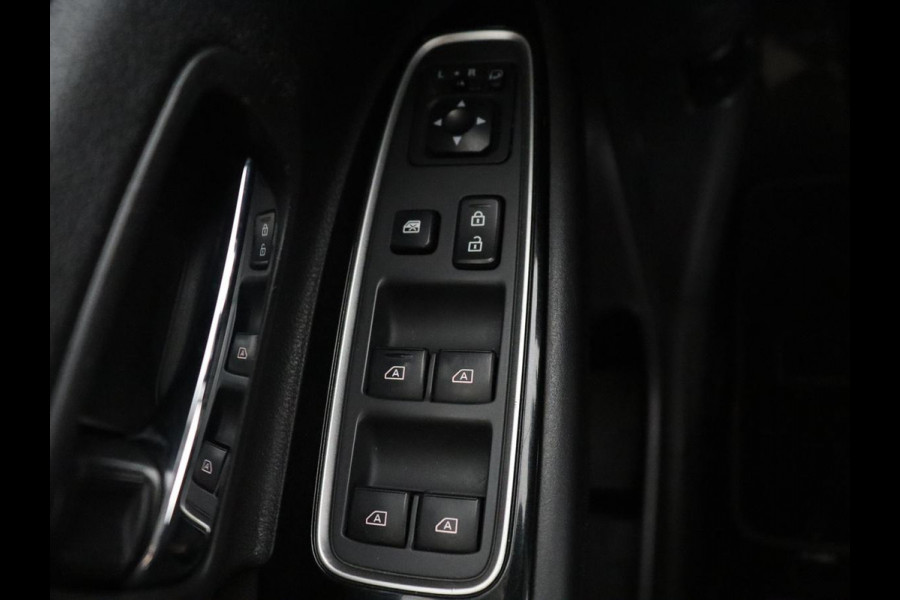 Mitsubishi Outlander 2.4 PHEV Pure | SOH 71% | Camera | Stoelverwarming | Trekhaak |