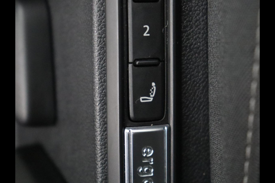 Volkswagen Golf Variant 1.5 eTSI Life Business | Trekhaak | Camera | Stoelverwarming | Apple Carplay |