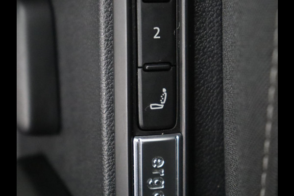 Volkswagen Golf Variant 1.5 eTSI Life Business | Trekhaak | Camera | Stoelverwarming | Apple Carplay |