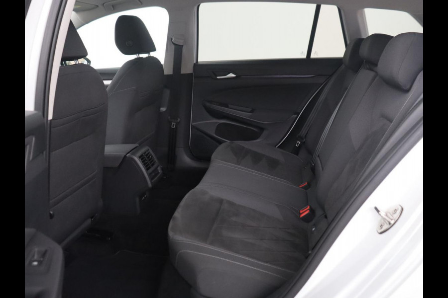 Volkswagen Golf Variant 1.5 eTSI Life Business | Trekhaak | Camera | Stoelverwarming | Apple Carplay |
