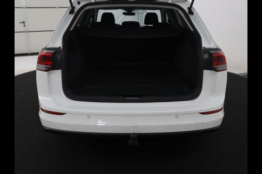Volkswagen Golf Variant 1.5 eTSI Life Business | Trekhaak | Camera | Stoelverwarming | Apple Carplay |
