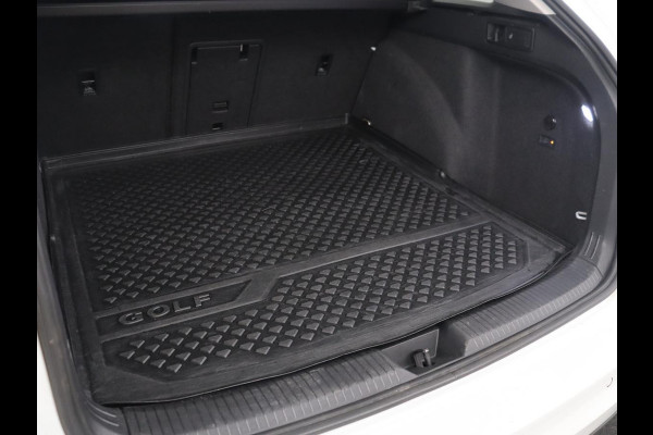 Volkswagen Golf Variant 1.5 eTSI Life Business | Trekhaak | Camera | Stoelverwarming | Apple Carplay |