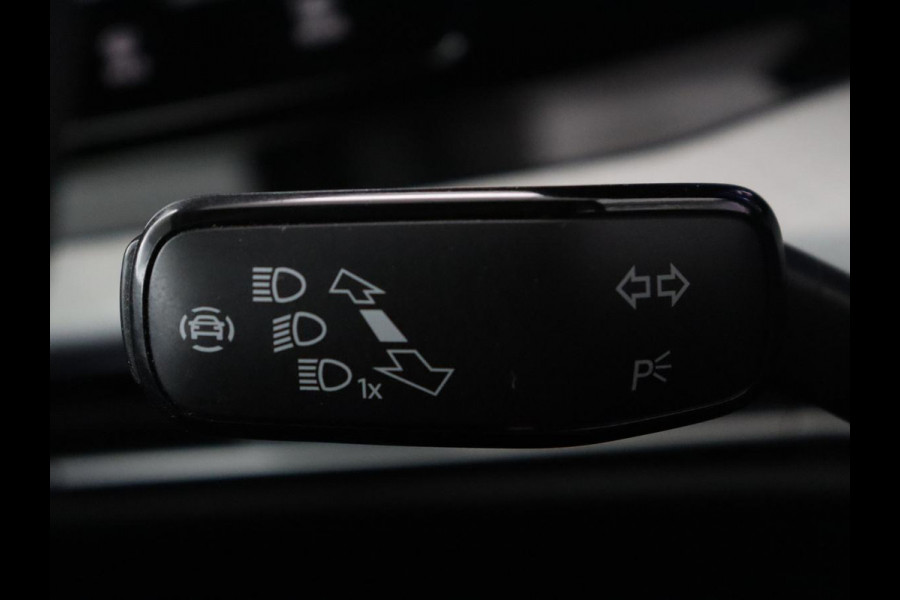 Volkswagen Golf Variant 1.5 eTSI Life Business | Trekhaak | Camera | Stoelverwarming | Apple Carplay |